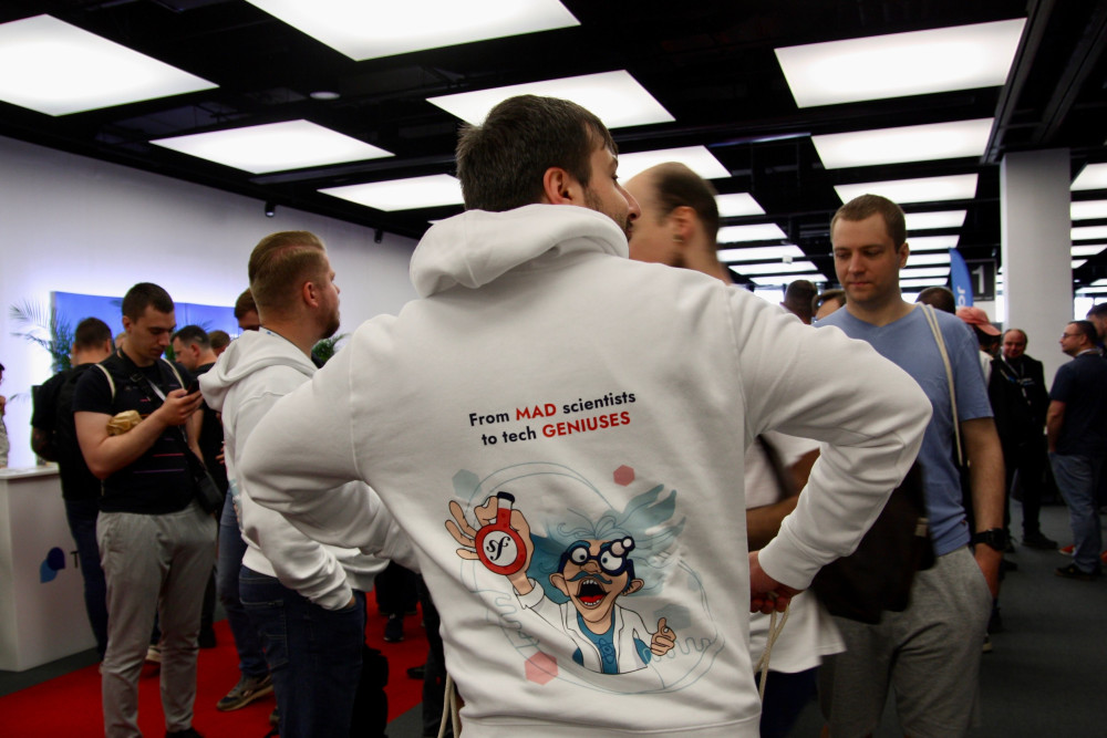 Photo from PHPers Summit 2023 Showing the Developer in Primotly Hoodie